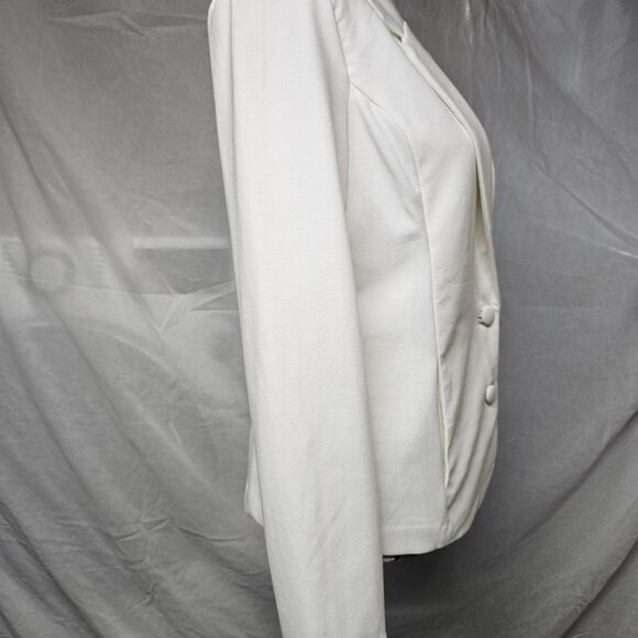 Blazer - Picture 4 of 10